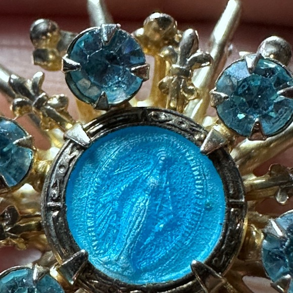 Blessed Mother Pin Brooch Miraculous Medal Blue Enamel Stones VTG Religious 4363 - Picture 4 of 8